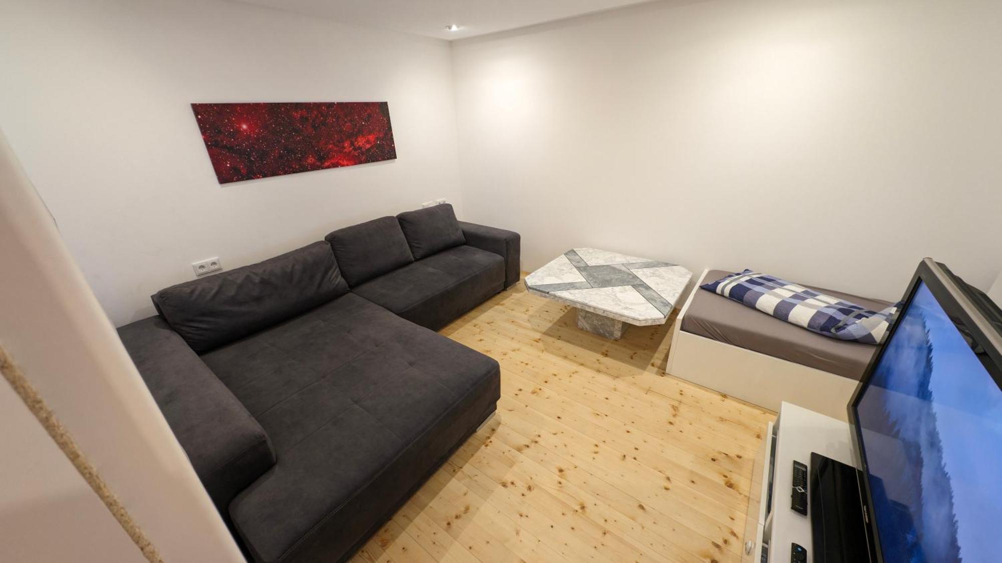 ホテル Niceprice 24H Oberhofen im Inntal エクステリア 写真