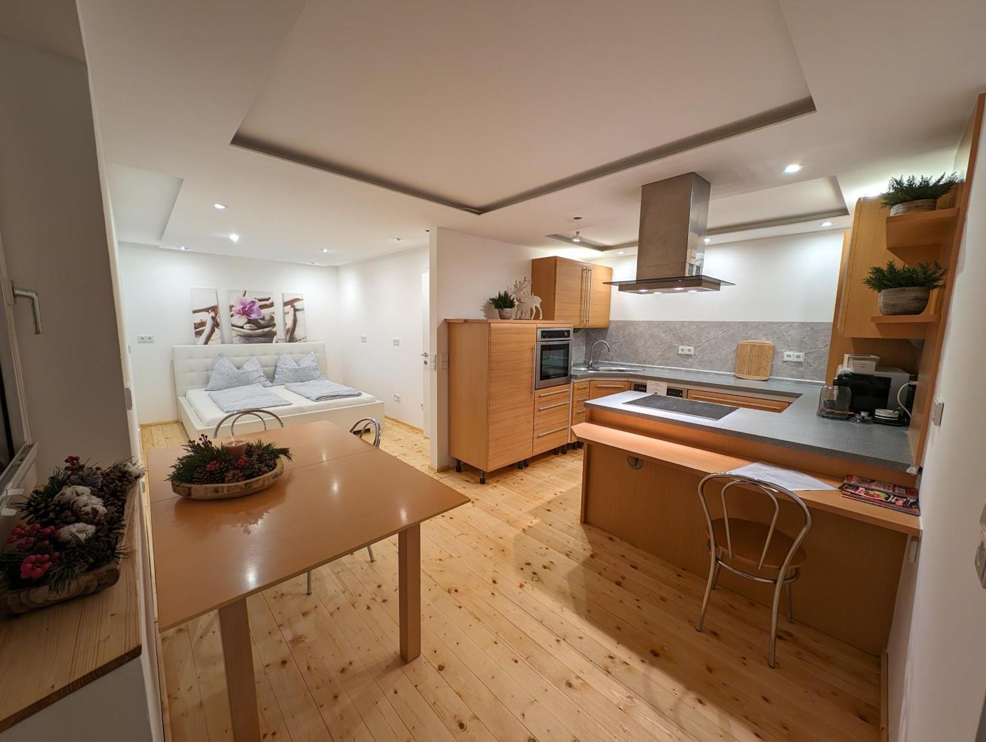 ホテル Niceprice 24H Oberhofen im Inntal エクステリア 写真